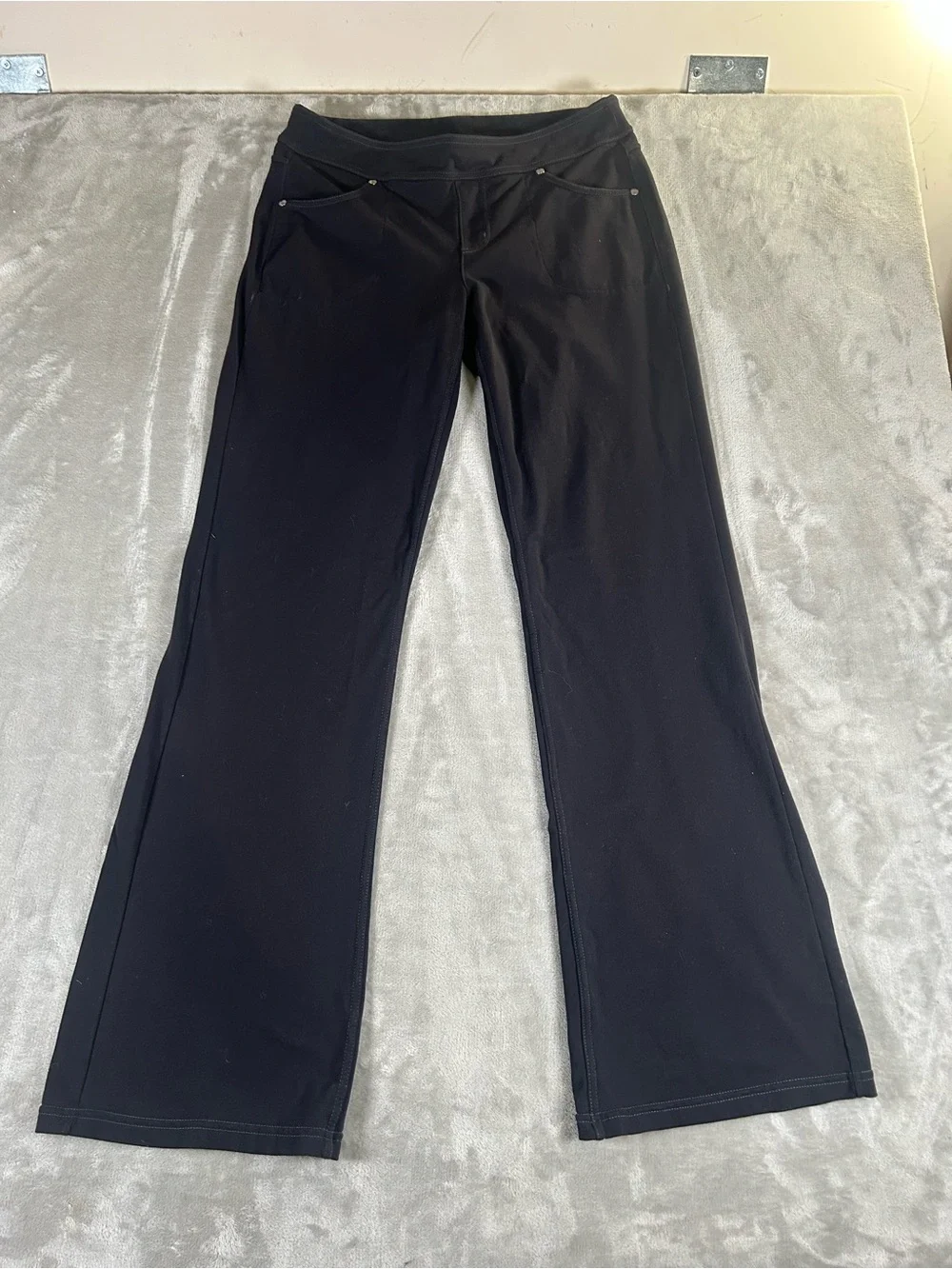 Athleta Black low rise straight leg flared Active Pants - Picture 1 of 12